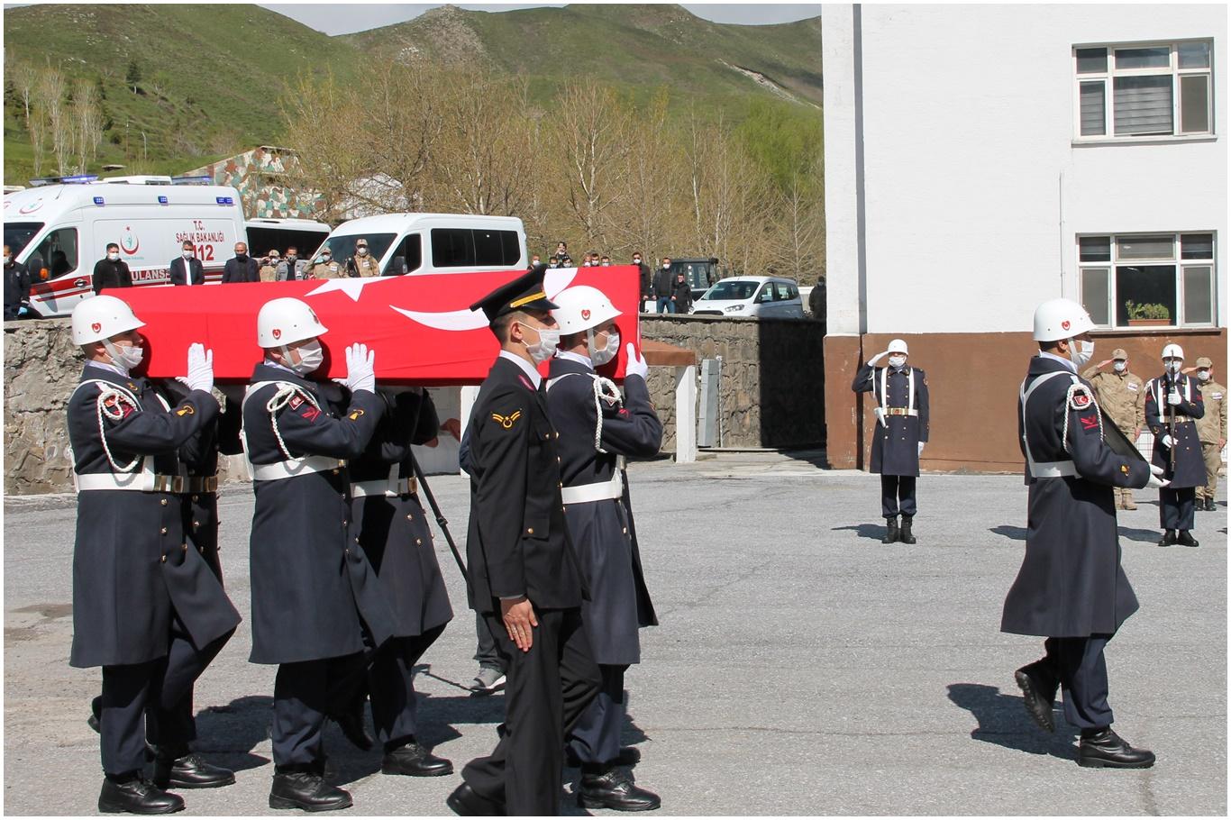 Bitlis’te hayatını kaybeden askerler için tören düzenlendi