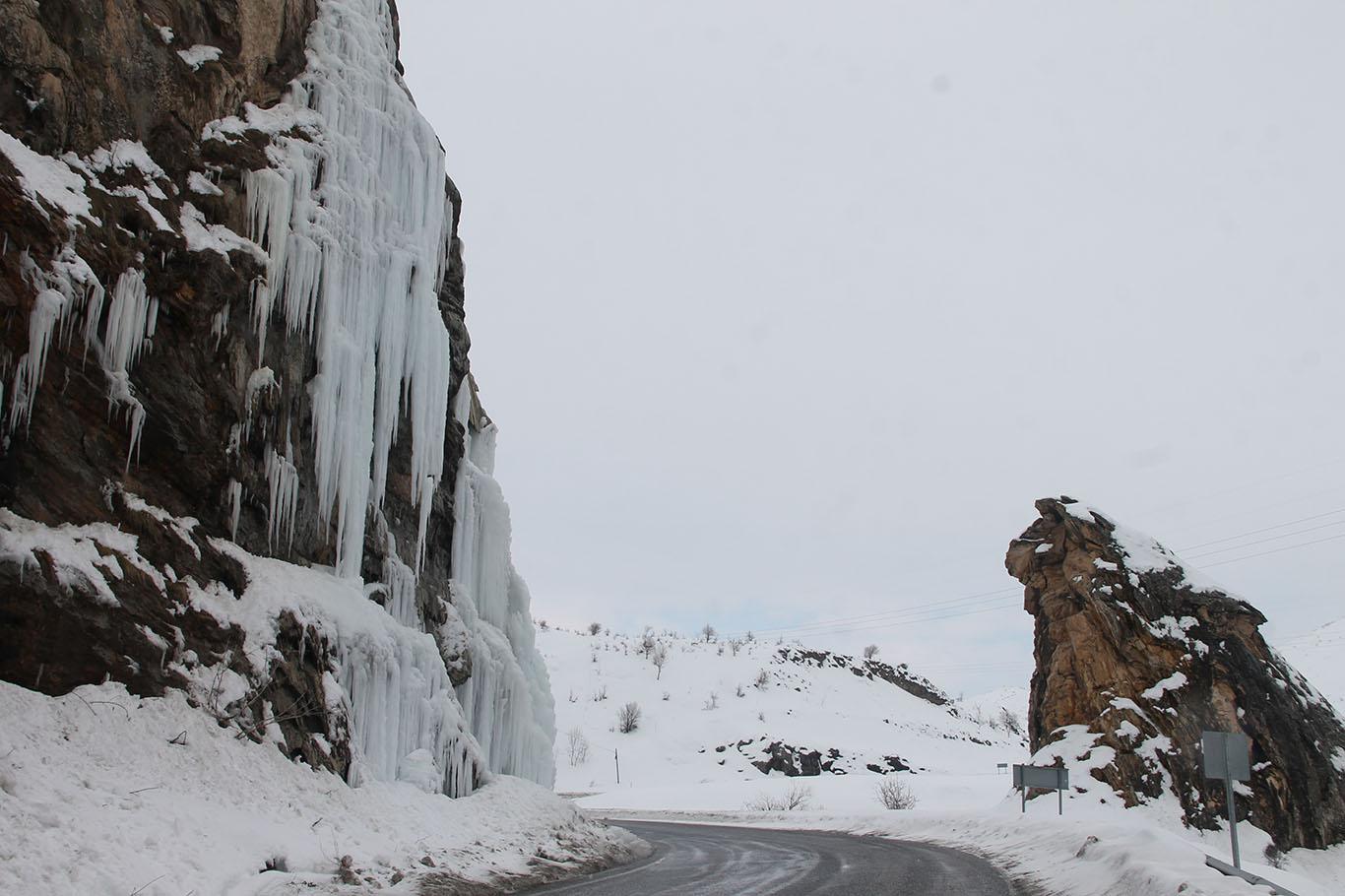Bitlis’te kar yağışının ardından kartpostallık görüntüler oluştu