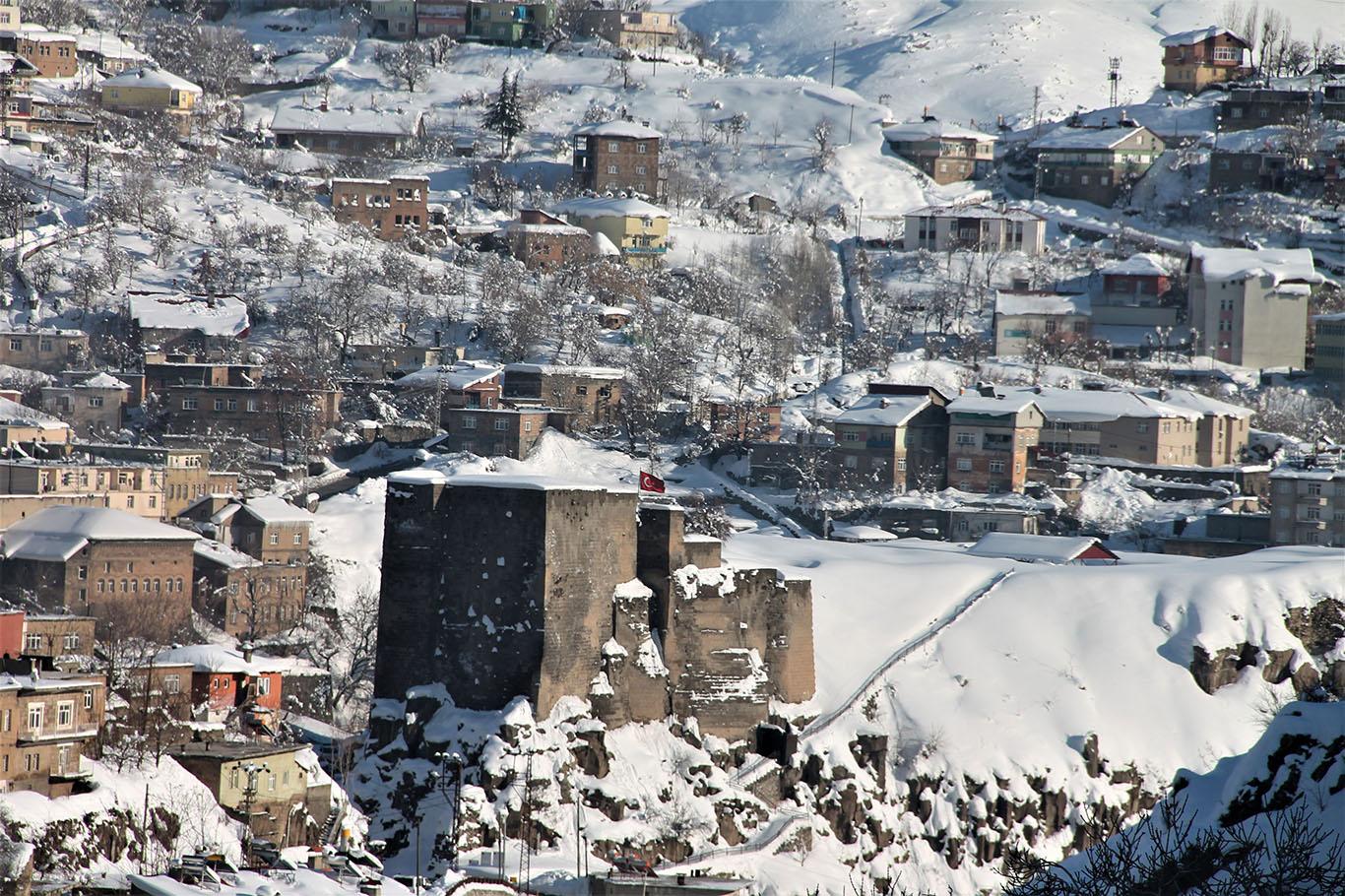 Bitlis’te kar yağışının ardından kartpostallık görüntüler oluştu