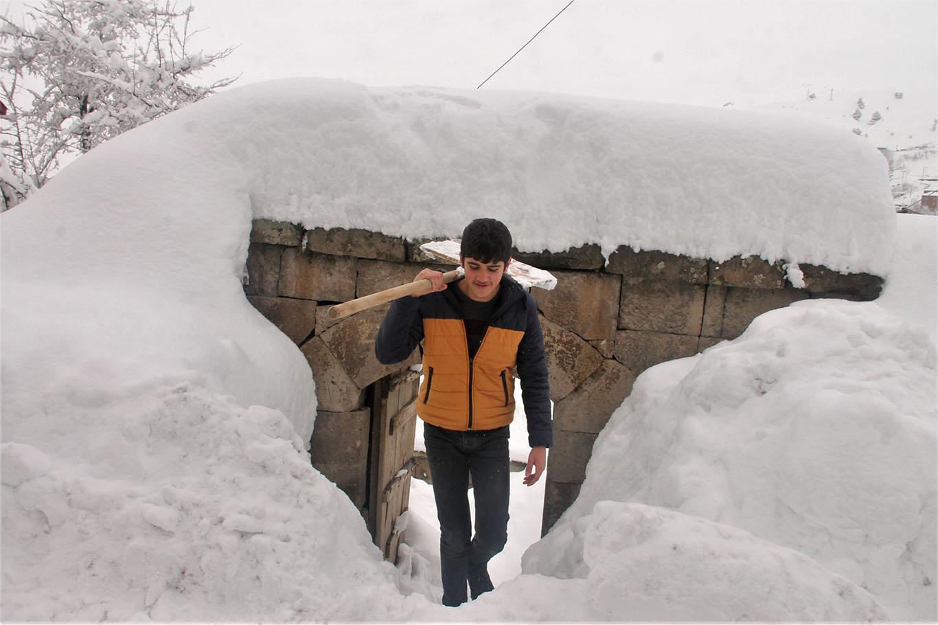 Bitlis’te kar yağışının ardından kartpostallık görüntüler oluştu