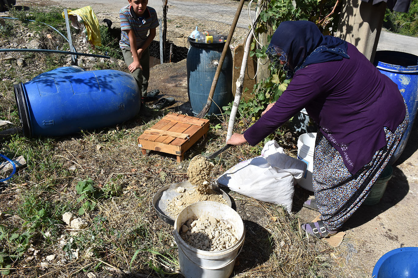 Bitlis'te imece usulüyle yapılan pekmez yoğun ilgi görüyor