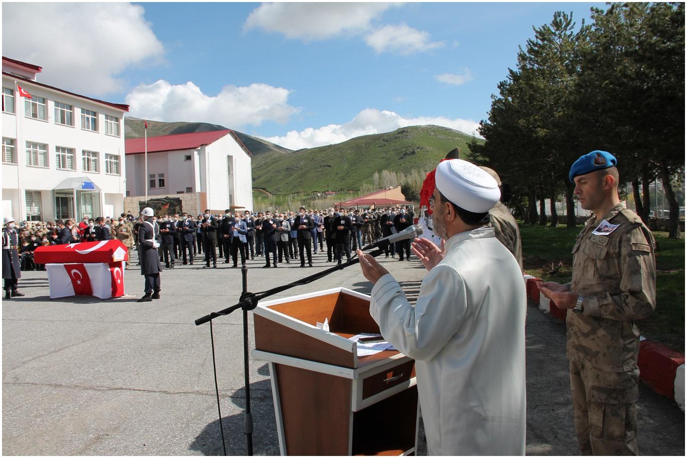 Bitlis’te hayatını kaybeden askerler için tören düzenlendi
