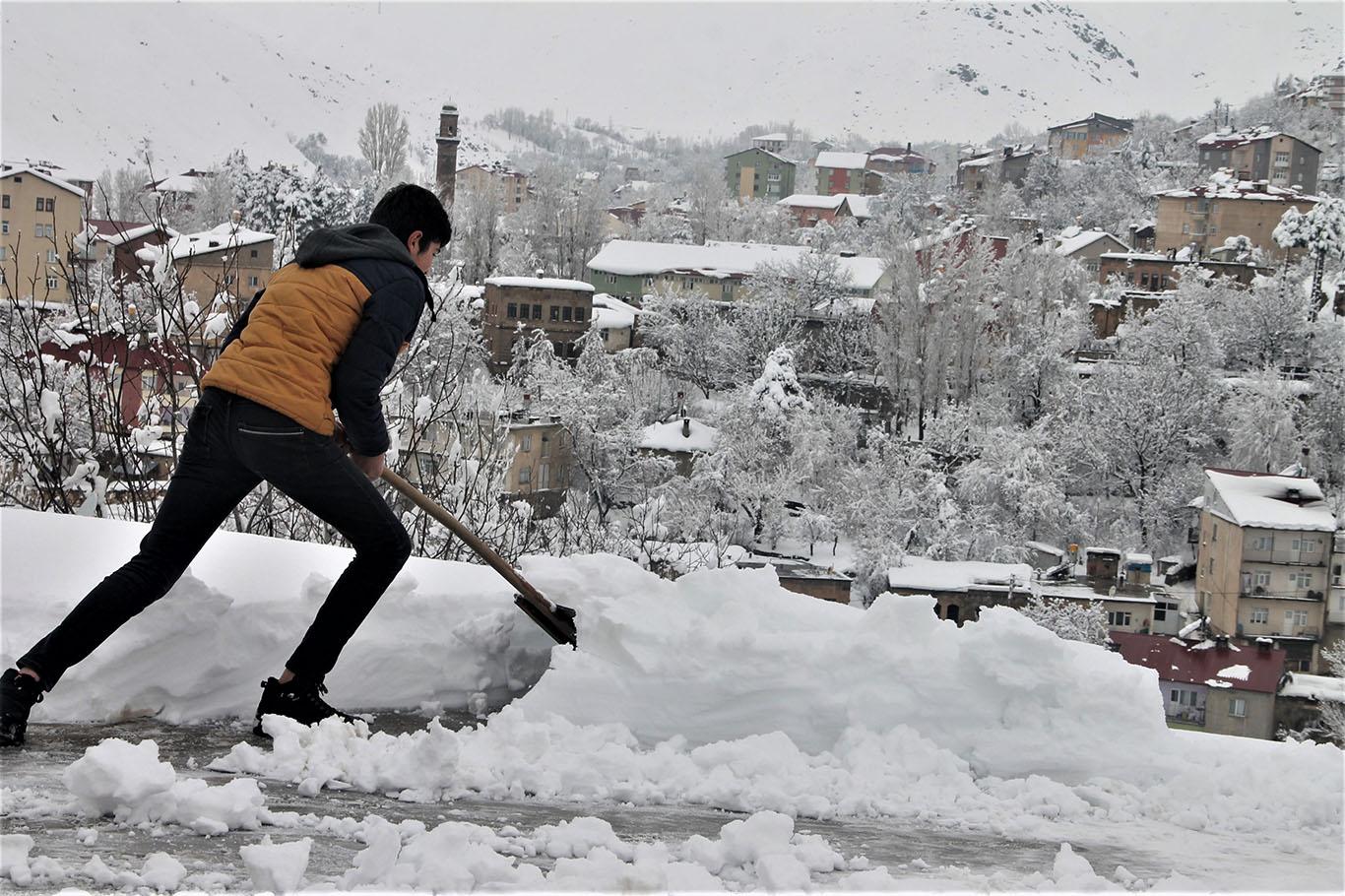 Bitlis’te kar yağışının ardından kartpostallık görüntüler oluştu