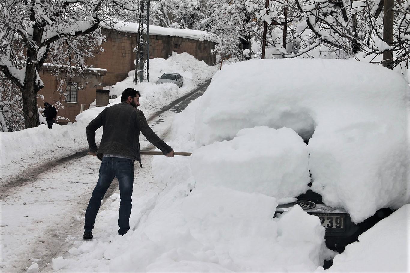 Bitlis’te kar yağışının ardından kartpostallık görüntüler oluştu