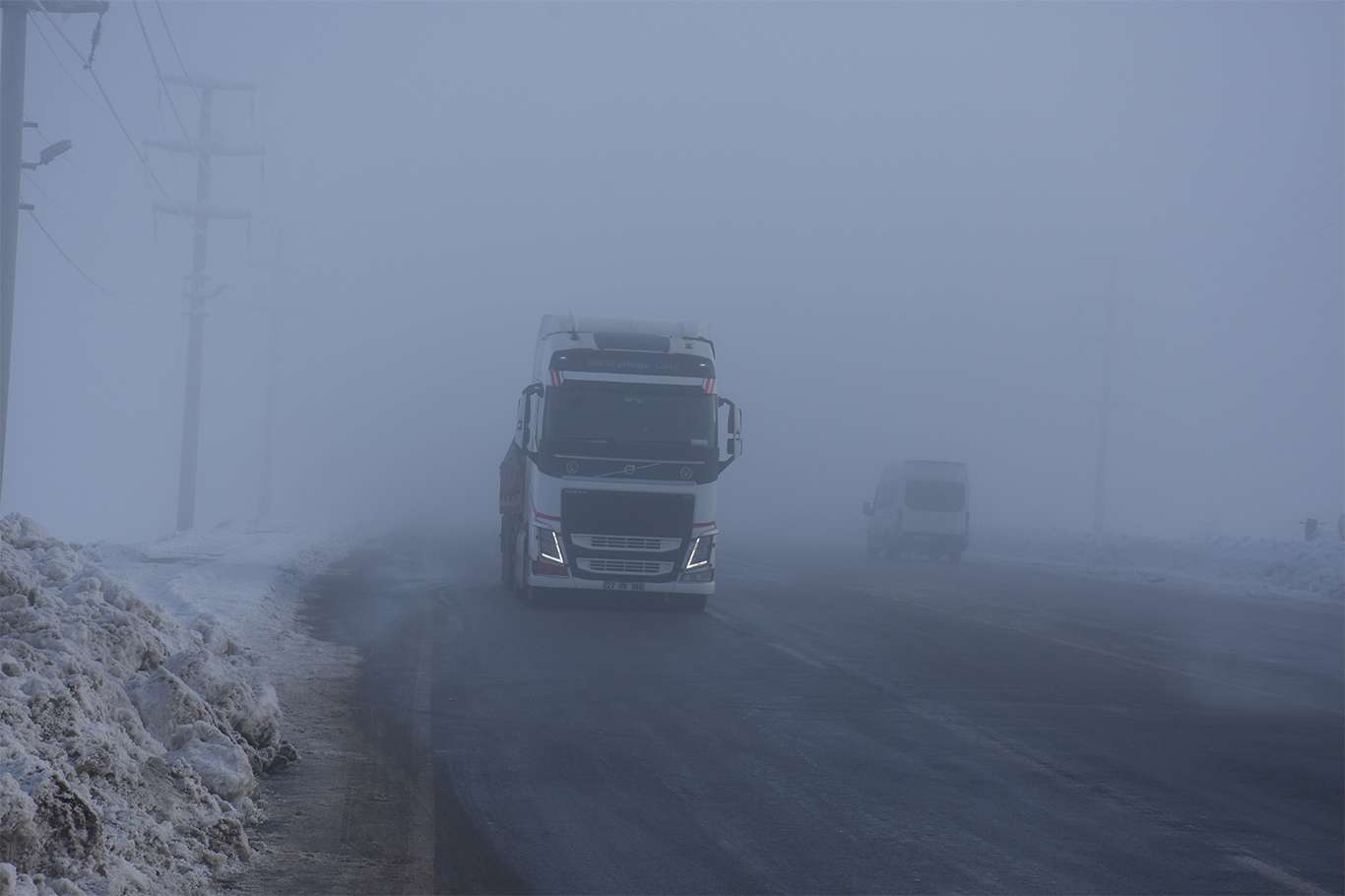 Bitlis'te hava sıcaklığı eksi 20 dereceye düşünce kartpostallık görüntüler oluştu
