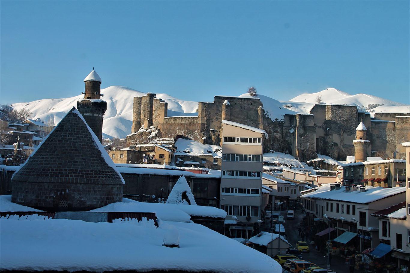 Bitlis’te kar yağışının ardından kartpostallık görüntüler oluştu
