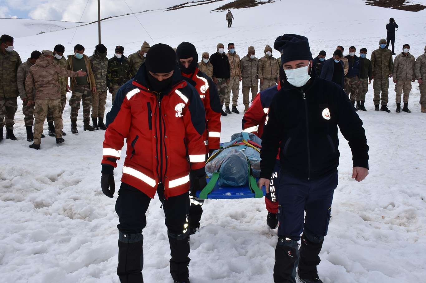Bitlis'te güvenlik korucularına yönelik çığ tatbikatı