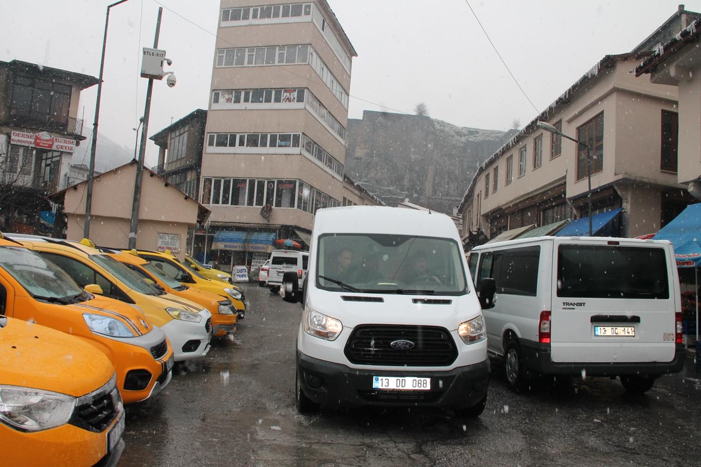 Bitlis’te aralıklarla kar yağışı devam ediyor