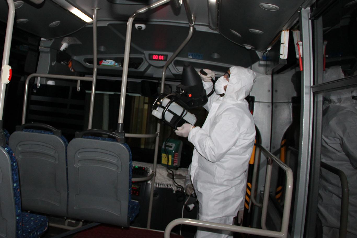 Bitlis’te Corona virüse karşı halk otobüsleri ve minibüsler dezenfekte ediliyor