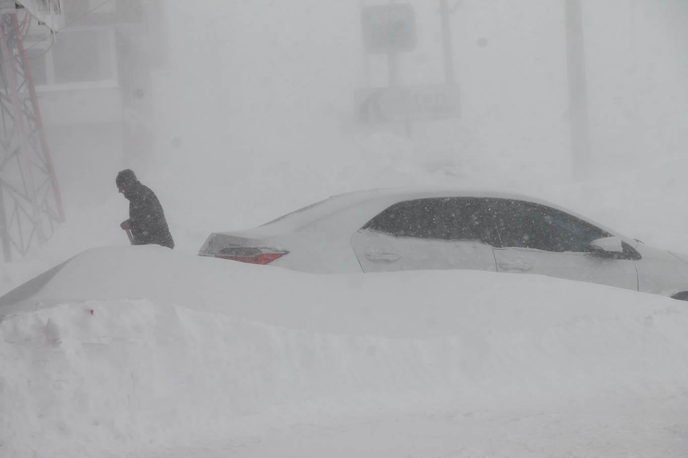 Yoğun kar yağışı ve tipi nedeniyle Bitlis’te adeta hayat durdu