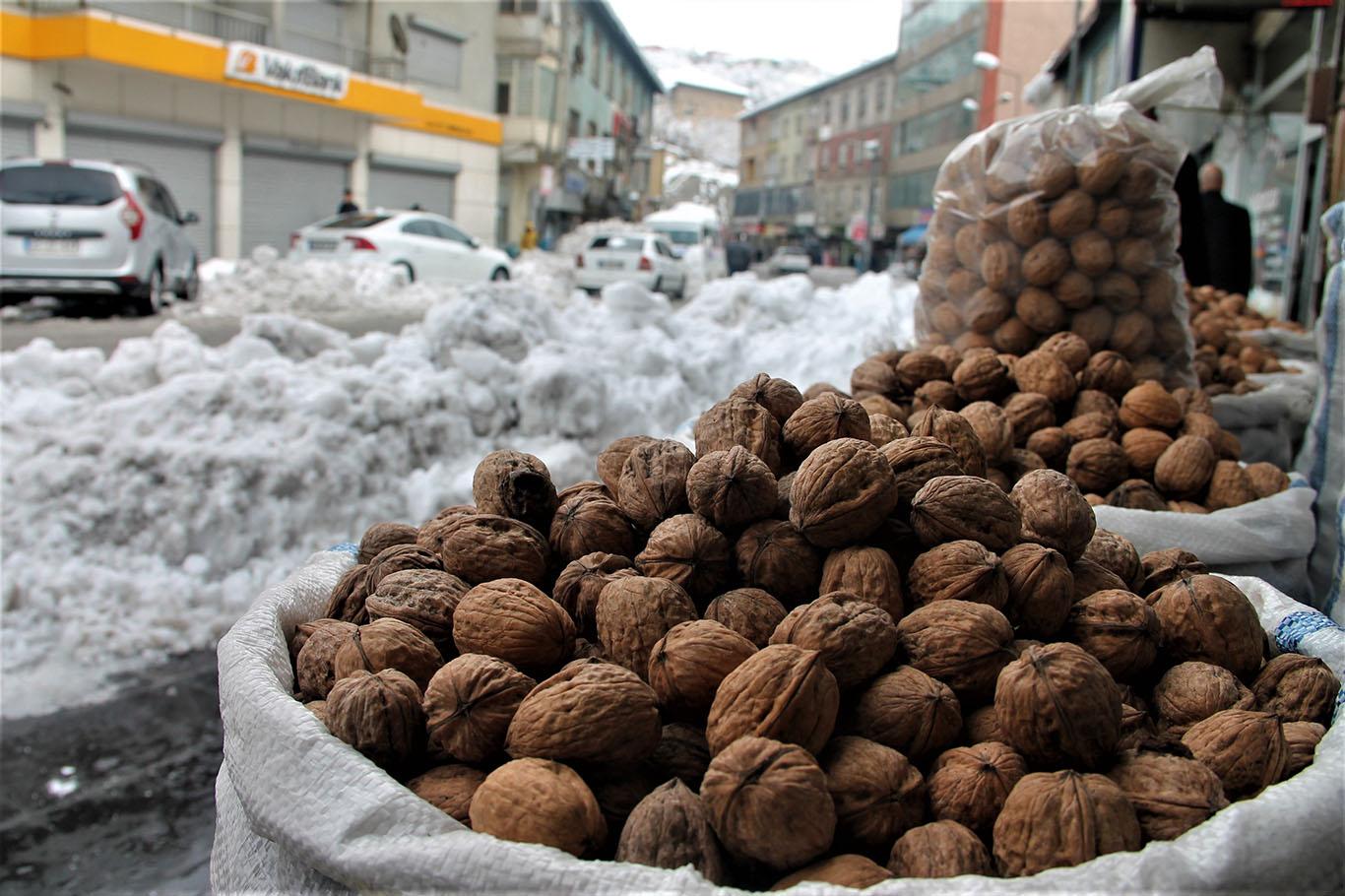 Bitlis’te kar yağışının ardından kartpostallık görüntüler oluştu