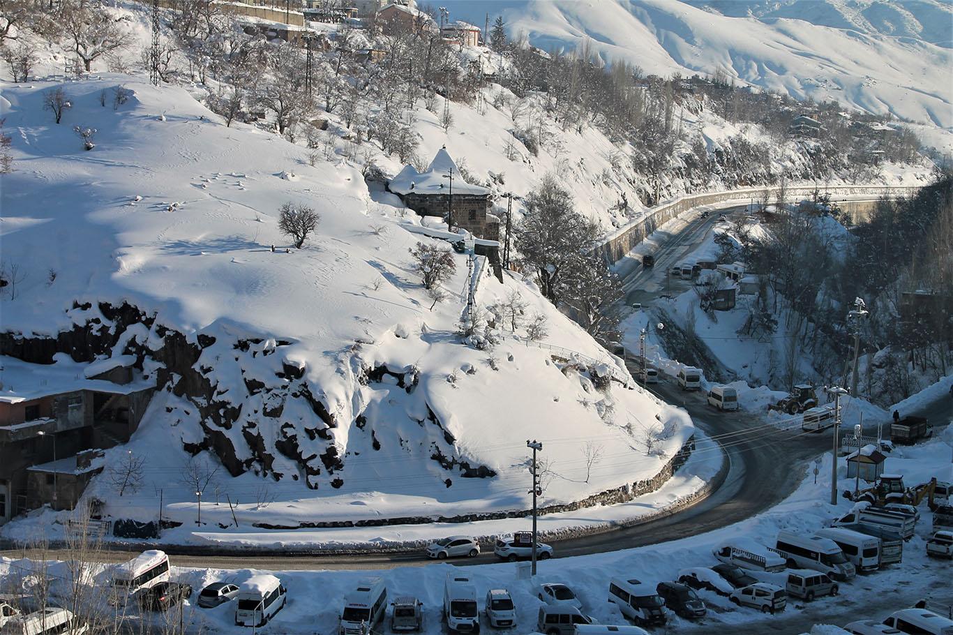 Bitlis’te kar yağışının ardından kartpostallık görüntüler oluştu