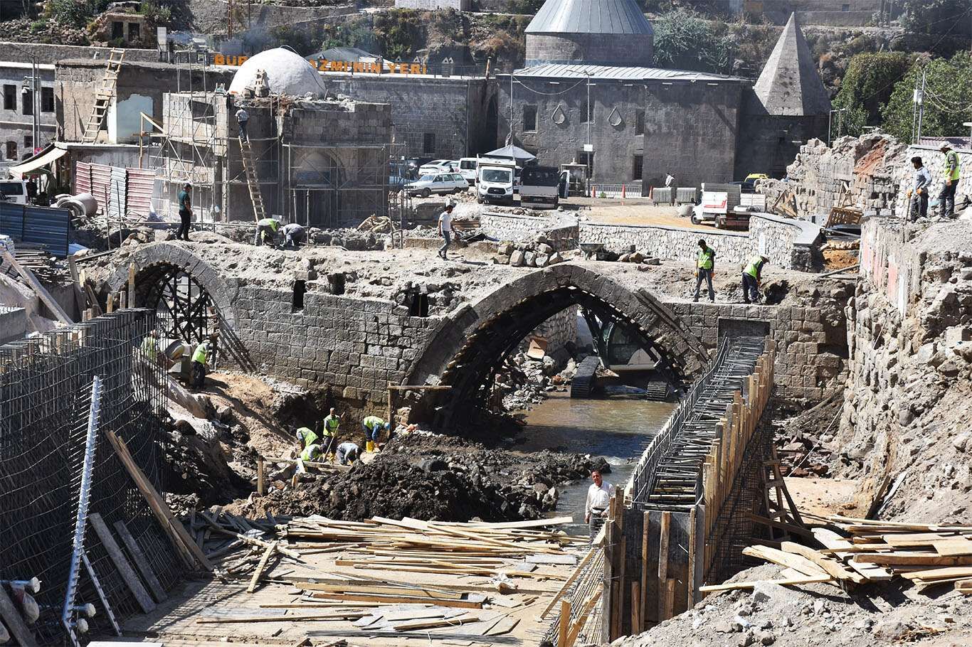 Bitlis’te gün yüzene çıkan tarihi 10 köprü restore ediliyor