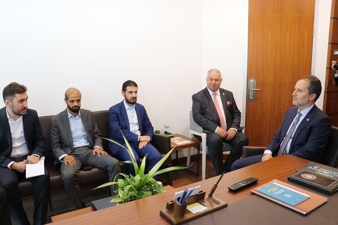 HAMAS heyeti meclisteki partiler ile görüştü