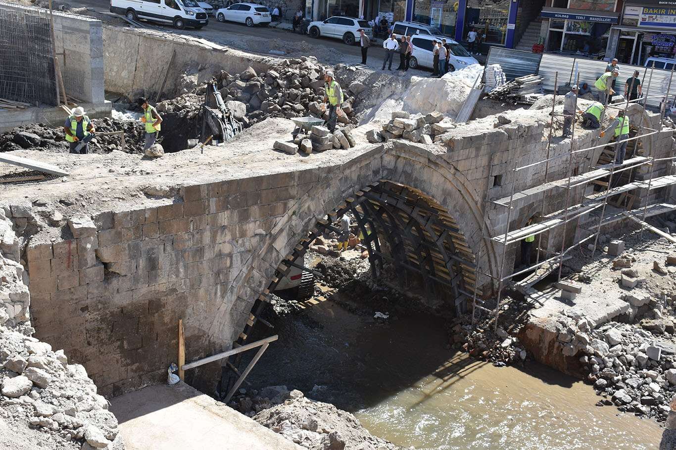 Bitlis’te gün yüzene çıkan tarihi 10 köprü restore ediliyor