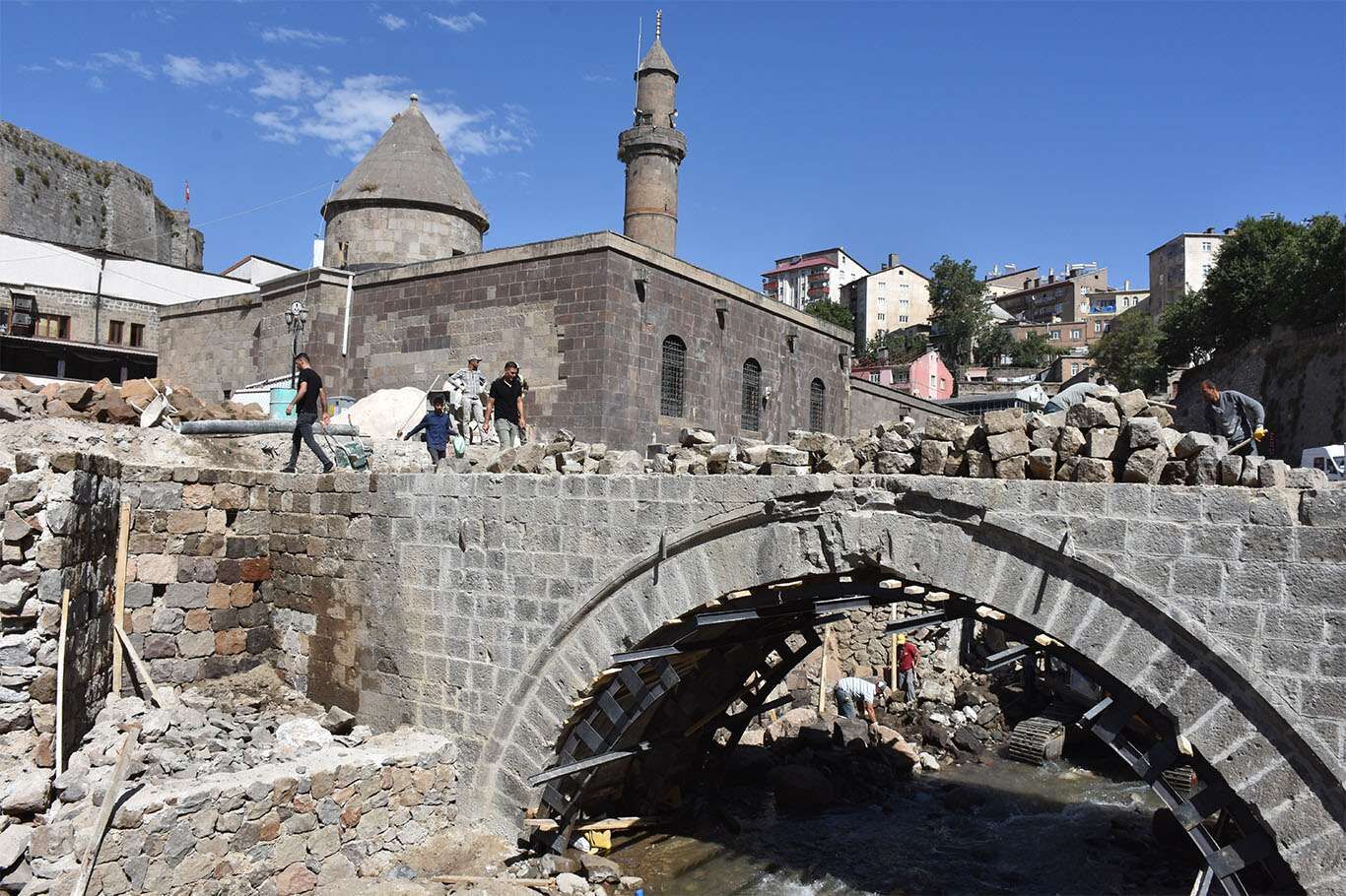 Bitlis’te gün yüzene çıkan tarihi 10 köprü restore ediliyor