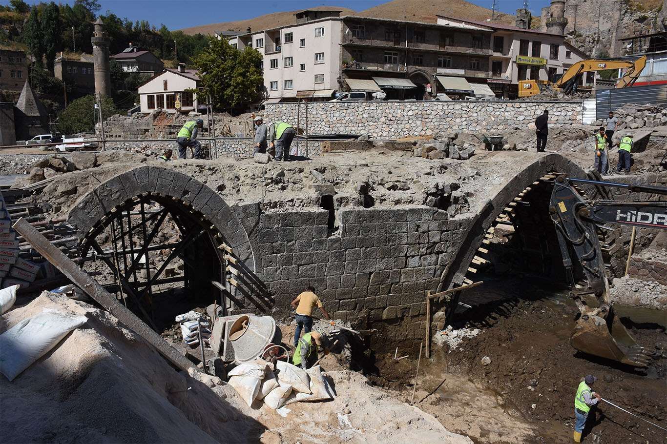 Bitlis’te gün yüzene çıkan tarihi 10 köprü restore ediliyor