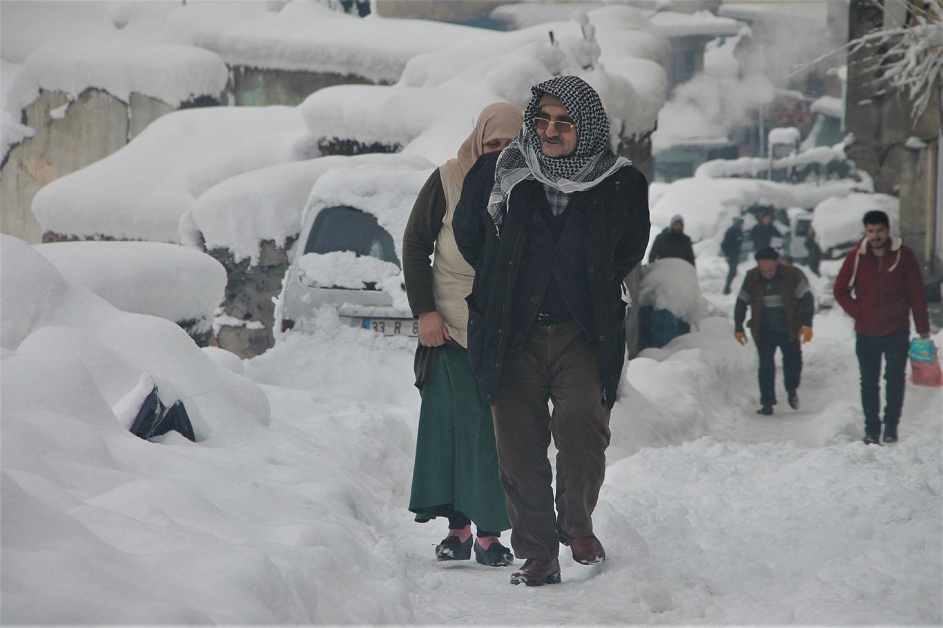 Bitlis’te kar yağışının ardından kartpostallık görüntüler oluştu
