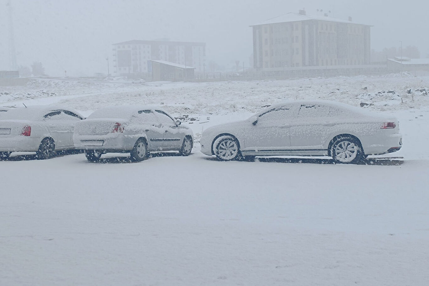 bitliste-yogun-kar-yagisi-etkili-oluyor-9dfedfe4