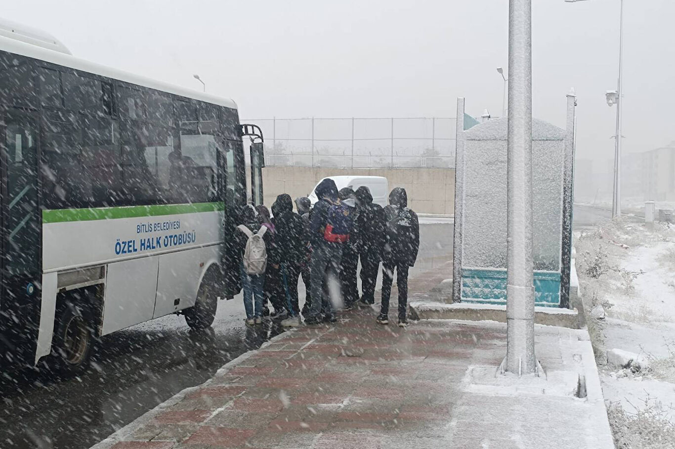 bitliste-yogun-kar-yagisi-etkili-oluyor-b75a13f0