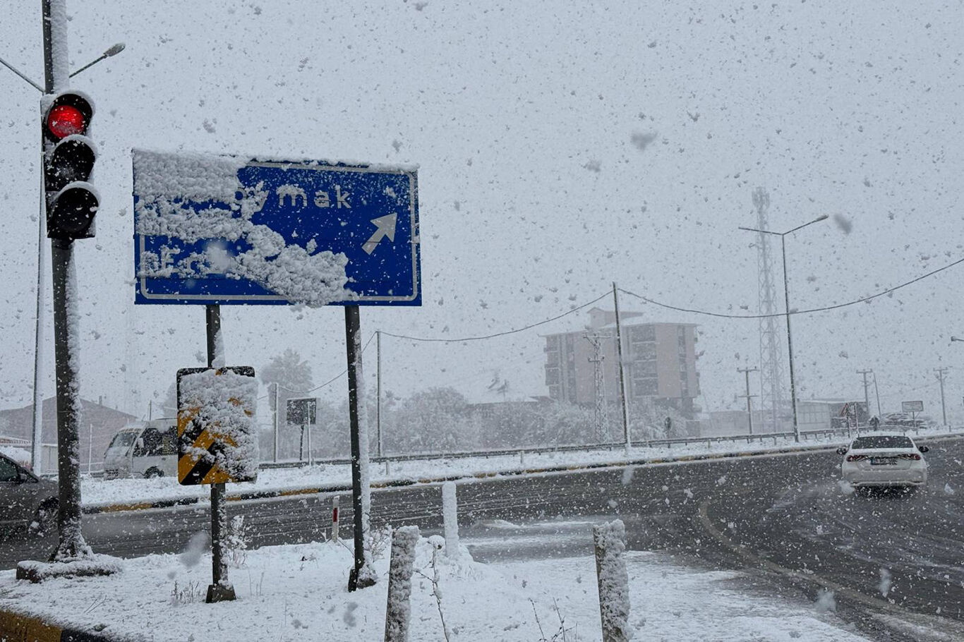 bitliste-yogun-kar-yagisi-etkili-oluyor-08fafd76