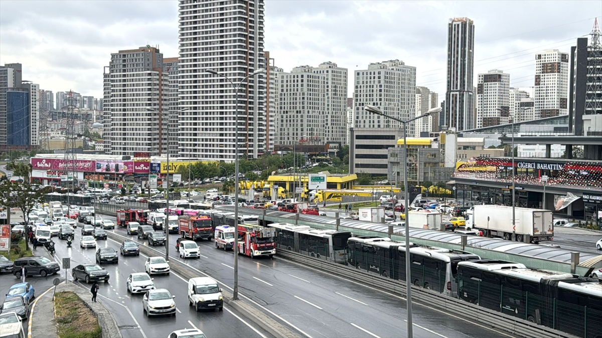 A A 20250510 37906644 37906640 B E Y L I K D U Z U N D E D U R A K T A B E K L E Y E N M E T R O B U S E B A S K A B I R M E T R O B U S C A R P T I