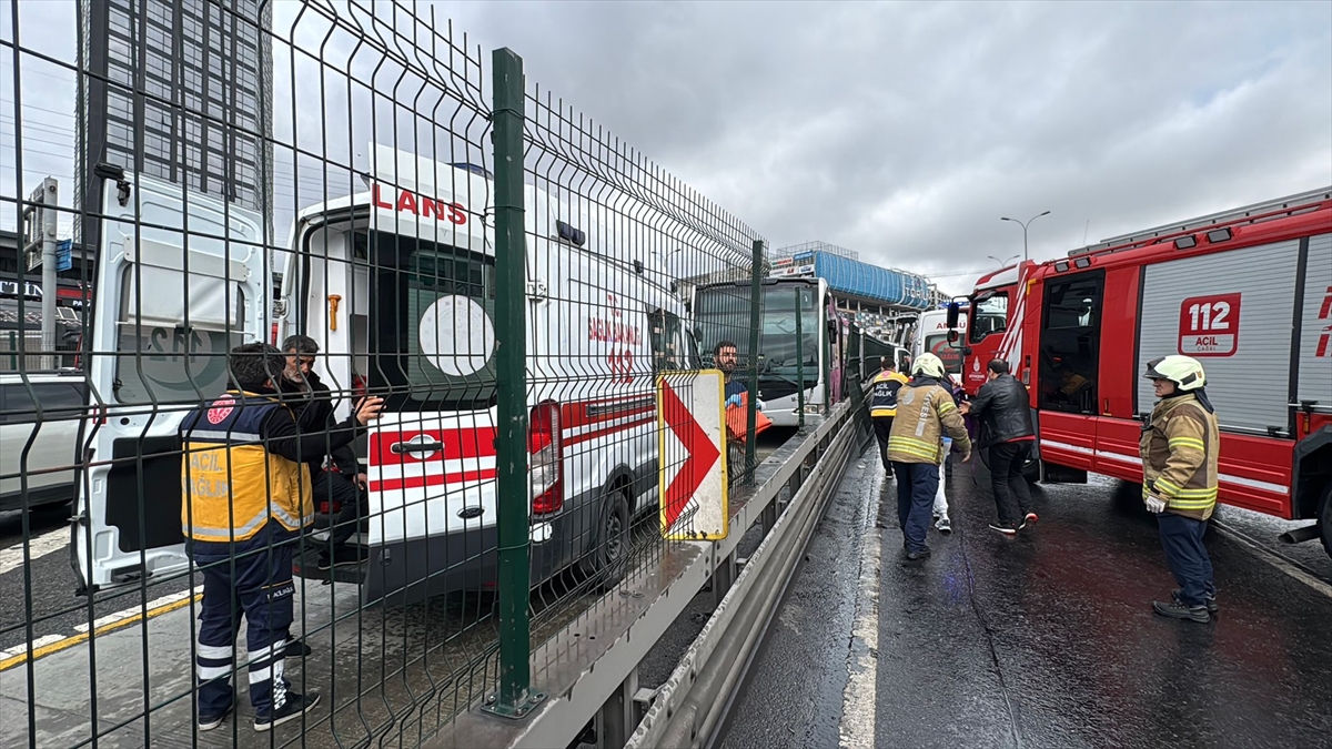 A A 20250510 37906644 37906641 B E Y L I K D U Z U N D E D U R A K T A B E K L E Y E N M E T R O B U S E B A S K A B I R M E T R O B U S C A R P T I