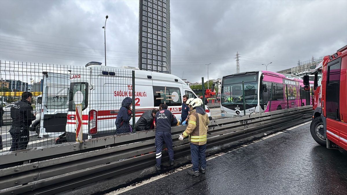 A A 20250510 37906644 37906642 B E Y L I K D U Z U N D E D U R A K T A B E K L E Y E N M E T R O B U S E B A S K A B I R M E T R O B U S C A R P T I