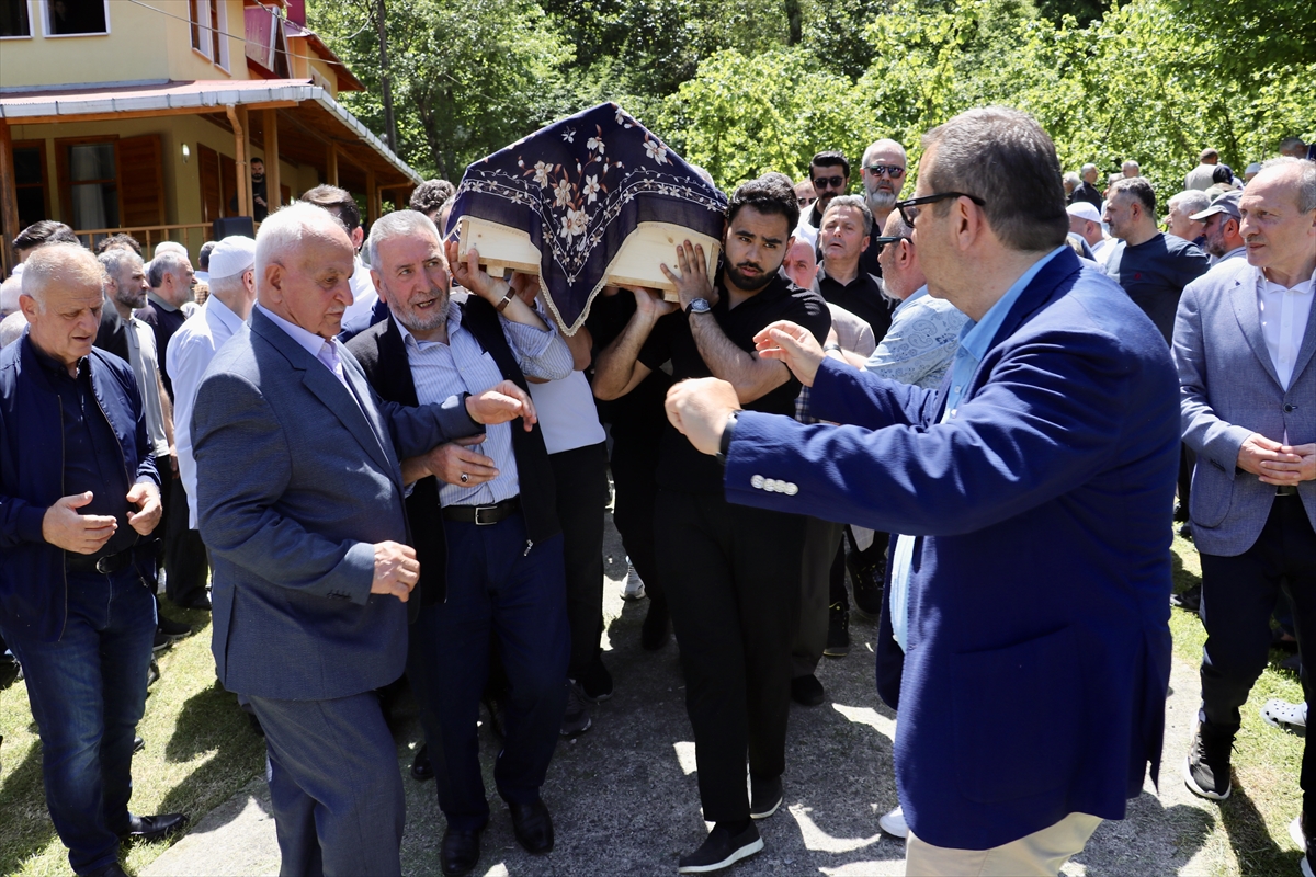 A A 20250525 38075600 38075593 R E K T O R P R O F D R I B R A H I M H A K K I A Y D I N I N A N N E S I S O N Y O L C U L U G U N A U G U R L A N D I