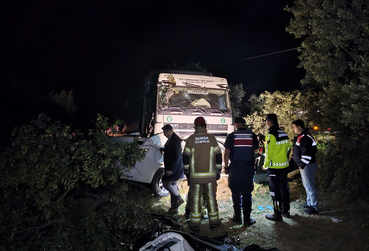 A A 20250530 38127553 38127552 B U R S A D A O T O M O B I L I L E T I R I N C A R P I S T I G I K A Z A D A 1 K I S I O L D U 1 K I S I Y A R A L A N D I