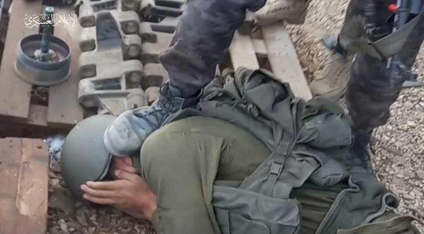 Gqv Y 5J X Q A I7G G4