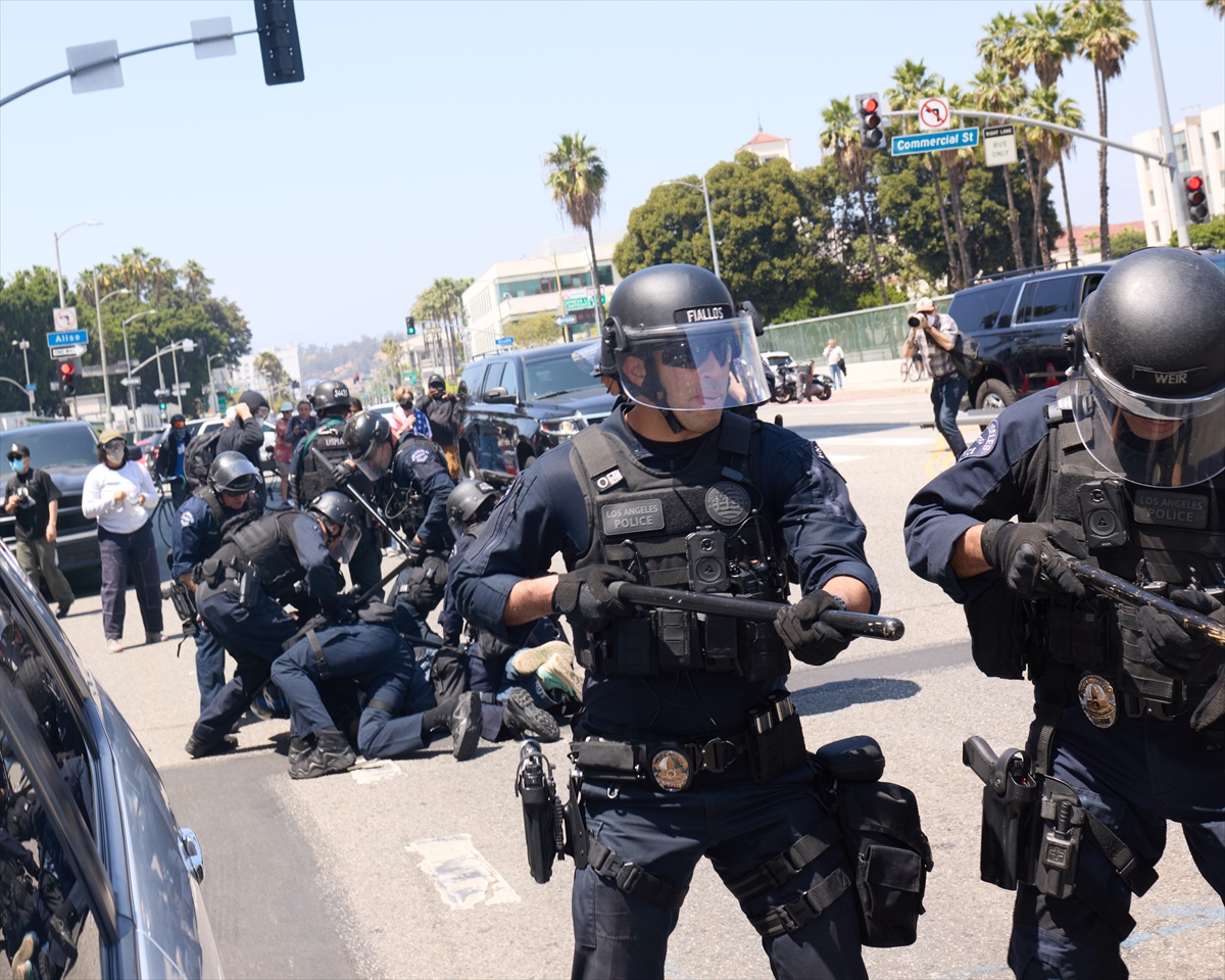 A A 20250609 38227941 38227940 L O S A N G E L E S T A K I S I N I R P R O T E S T O L A R I 3 G U N U N D E D E V A M E D I Y O R