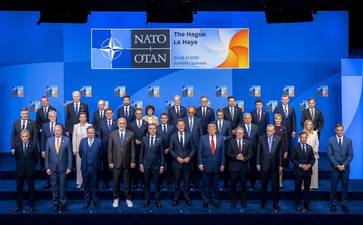 Aa 20250625 38381862 38381861 Cumhurbaskani Erdogan Nato Liderler Zirvesinde Aile Fotografi Cekimine Katildi (1)