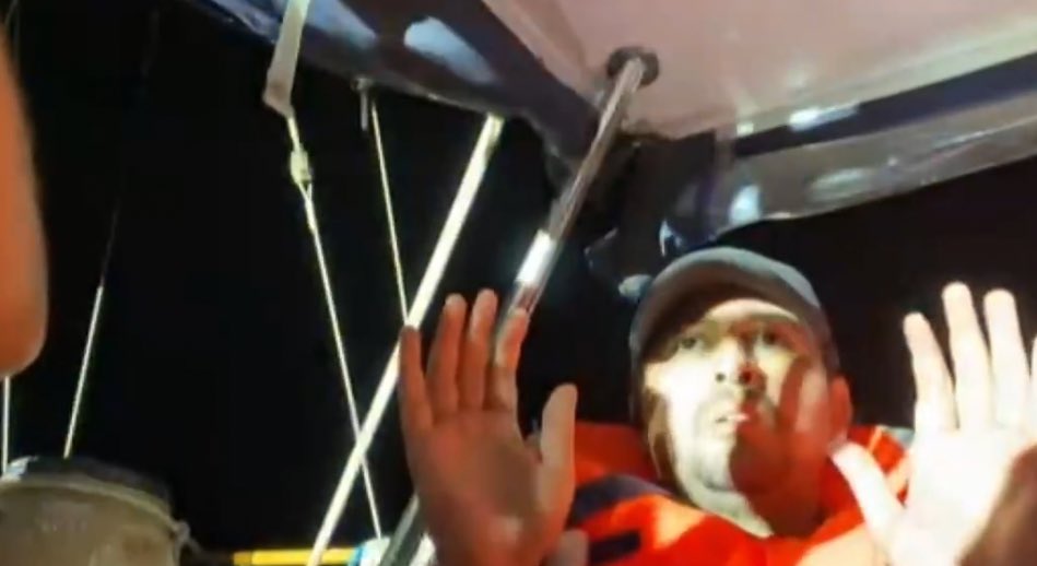 Gs9D W U E Xg A A8 Pl G