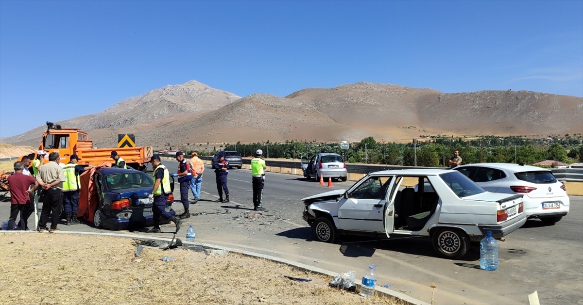 A A 20250811 38802293 38802290 K A H R A M A N M A R A S T A Z I N C I R L E M E T R A F I K K A Z A S I N D A 1 K I S I O L D U 8 K I S I Y A R A L A N D I