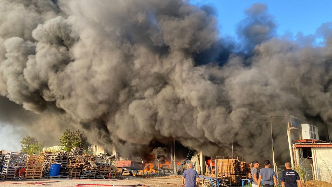 Antalya Yangin Aa 2392035