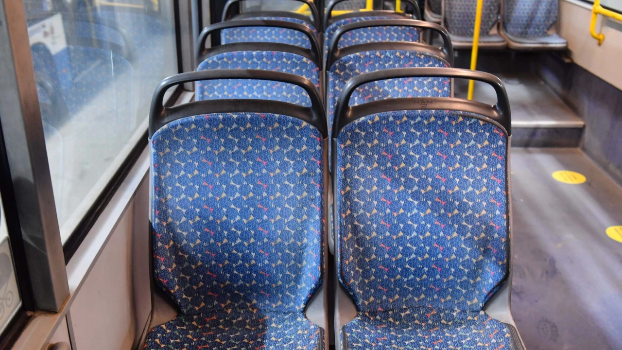 Otobüslerdeki Koltuk Kumaşlarının Renkli Ve Karışık Desenli Olmasının Aslında Bir Sırrı Varmış
