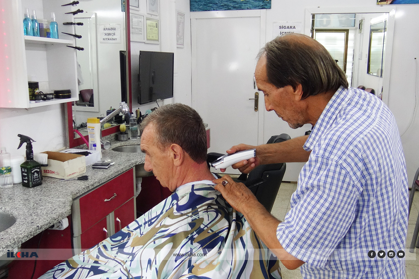 Yarım asırlık berber, sabahın bereketine ve alın terinin kıymetine dikkat çekti