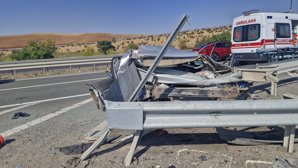 A A 20250902 38999864 38999862 K I R I K K A L E D E B A R I Y E R L E R E C A R P A N O T O M O B I L D E K I 1 K I S I O L D U 4 K I S I Y A R A L A N D I