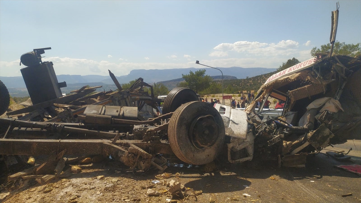 A A 20250913 39101645 39101644 M E R S I N D E T I R Y O L C U O T O B U S U N E A R K A D A N C A R P T I