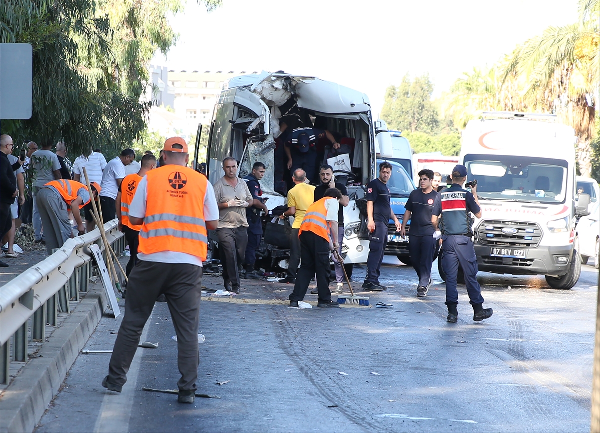 A A 20250923 39199561 39199558 A L A N Y A D A 2 M I D I B U S U N C A R P I S T I G I K A Z A D A 15 K I S I Y A R A L A N D I