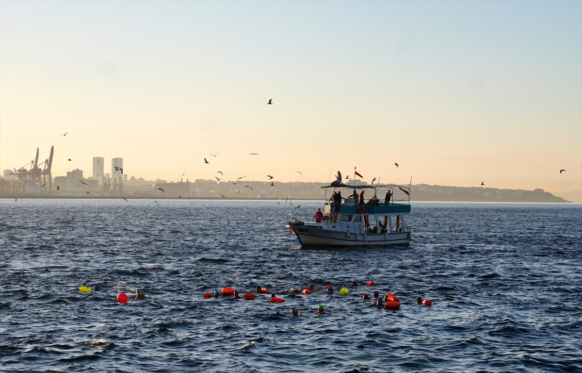 A A 20250924 39208633 39208629 I S T A N B U L D A Y U Z U C U L E R G A Z Z E Y E D E S T E K I C I N S A R A Y B U R N U N D A N D E M O K R A S I V E O Z G U R L U K L E R A D A S I N A K U L A C A T T I