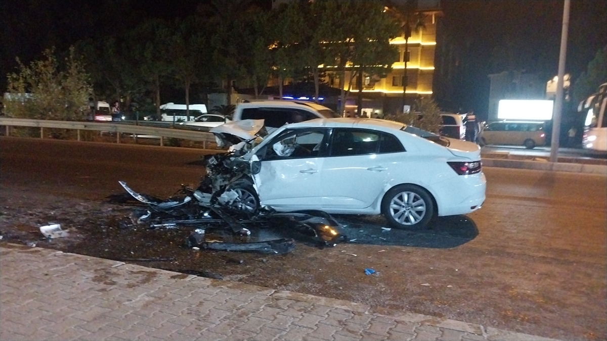 Antalya’daki trafik kazası! Ölü ve yaralılar var