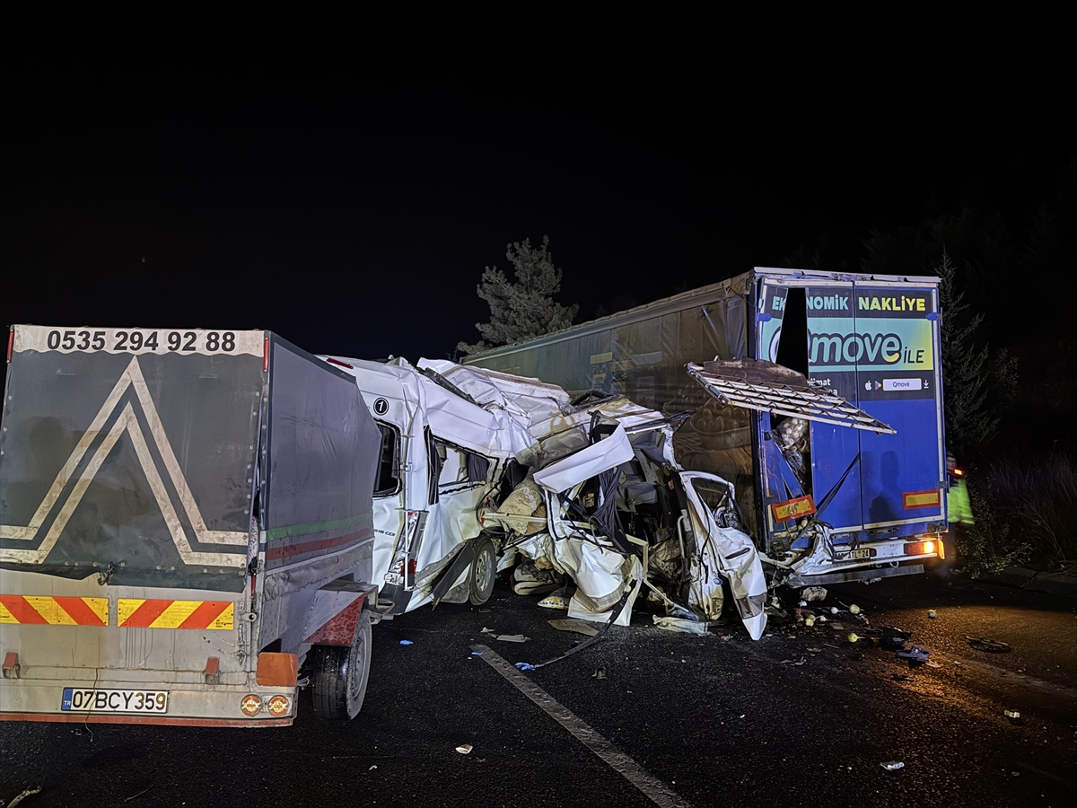 A A 20250927 39246506 39246501 M E R S I N D E T A R I M I S C I L E R I N I T A S I Y A N M I N I B U S U N T I R A C A R P T I G I K A Z A D A 3 K I S I O L D U 16 K I S I Y A R A L A N D I