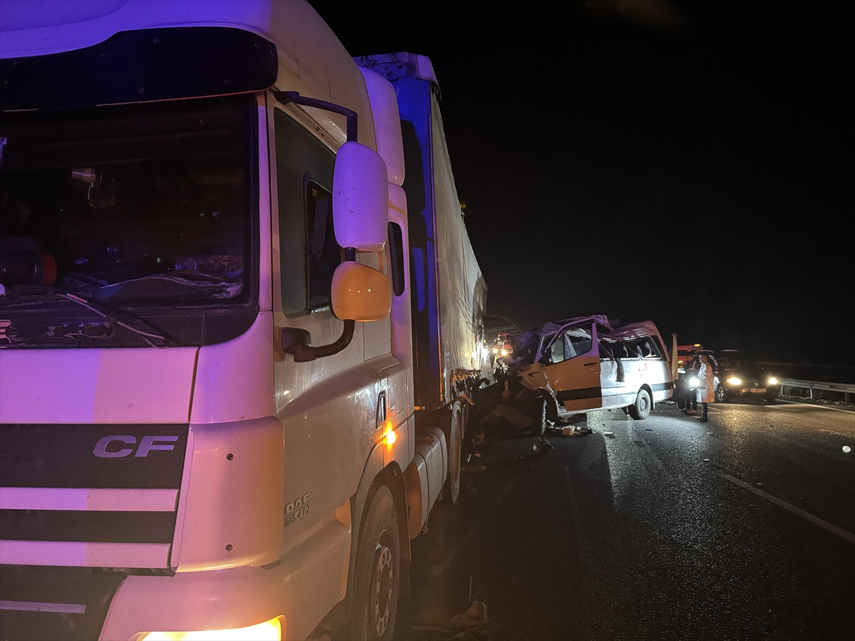 A A 20250927 39246506 39246503 M E R S I N D E T A R I M I S C I L E R I N I T A S I Y A N M I N I B U S U N T I R A C A R P T I G I K A Z A D A 3 K I S I O L D U 16 K I S I Y A R A L A N D I