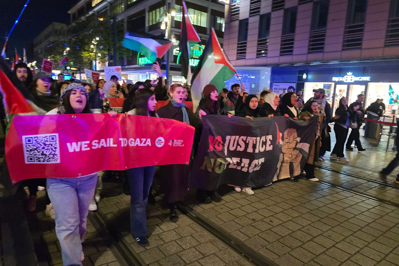 76Abe2F2 46Be 4D32 9755 932095Fbbde5