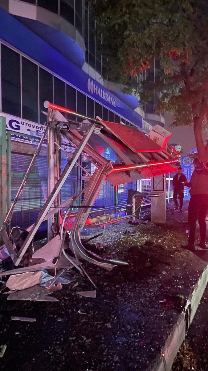 A A 20251013 39404505 39404504 B A S A K S E H I R D E O T O M O B I L I N O T O B U S D U R A G I N A C A R P M A S I S O N U C U 1 K I S I Y A R A L A N D I(1)