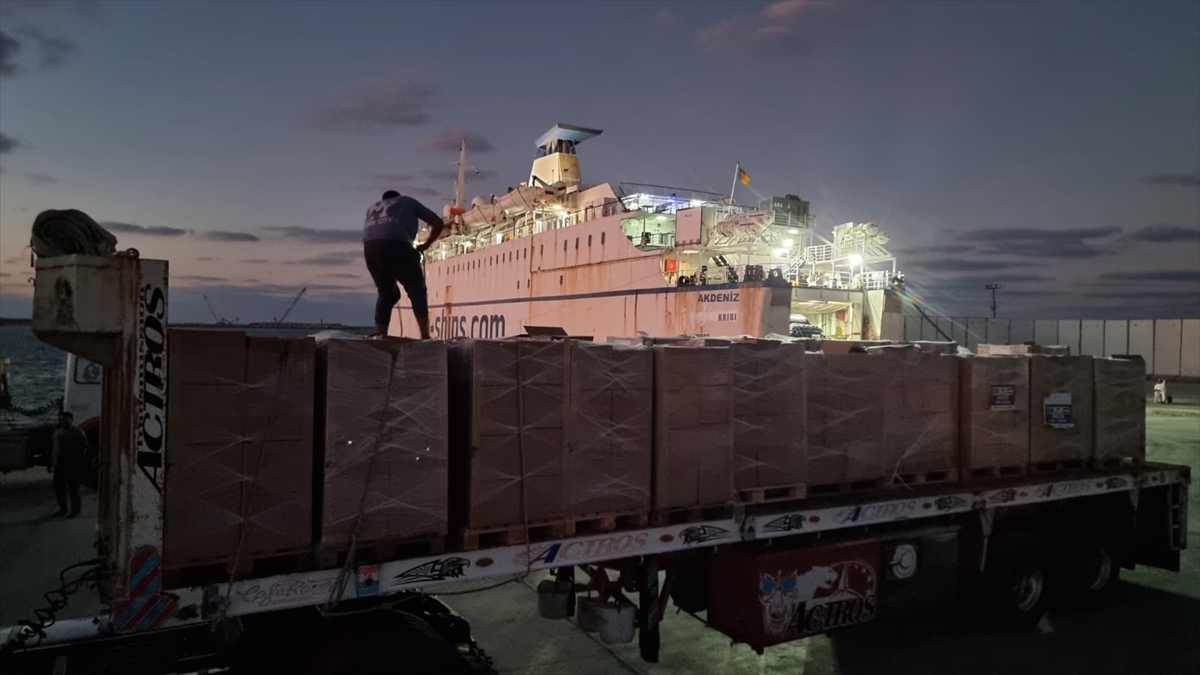 A A 20251018 39452478 39452461 T U R K I Y E N I N 25 I N S A N I Y A R D I M T I R I G A Z Z E I C I N R E F A H S I N I R K A P I S I N A H A R E K E T E T T I