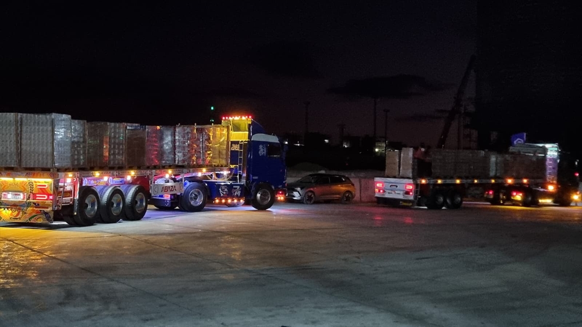 A A 20251018 39452478 39452462 T U R K I Y E N I N 25 I N S A N I Y A R D I M T I R I G A Z Z E I C I N R E F A H S I N I R K A P I S I N A H A R E K E T E T T I