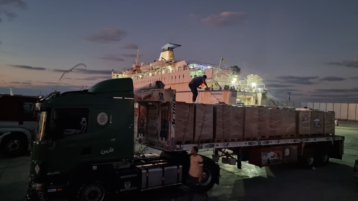 A A 20251018 39452478 39452464 T U R K I Y E N I N 25 I N S A N I Y A R D I M T I R I G A Z Z E I C I N R E F A H S I N I R K A P I S I N A H A R E K E T E T T I